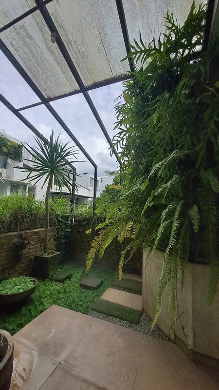 Rumah Ekslusif 2 Lantai Siap Huni Ada Carport Basement, Rooftop, Balcony @Ciputat (SHM).