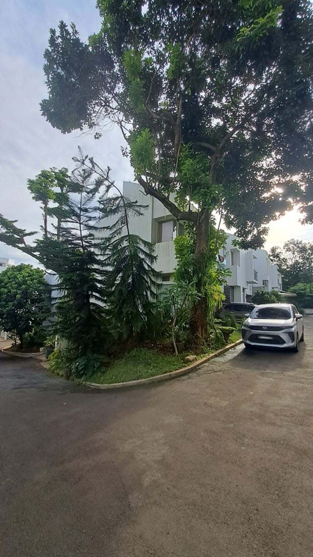 Rumah Ekslusif 2 Lantai Siap Huni Ada Carport Basement, Rooftop, Balcony @Ciputat (SHM).