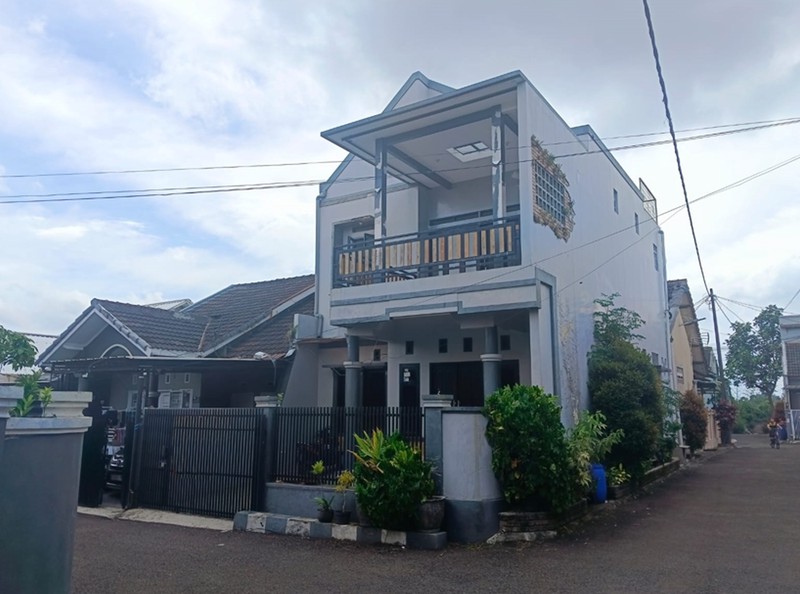 Rumah 2 lantai Siap Huni Harga terbaik lokasi strategis di puncak sariwangi asri jarang ada dekat kampus polban