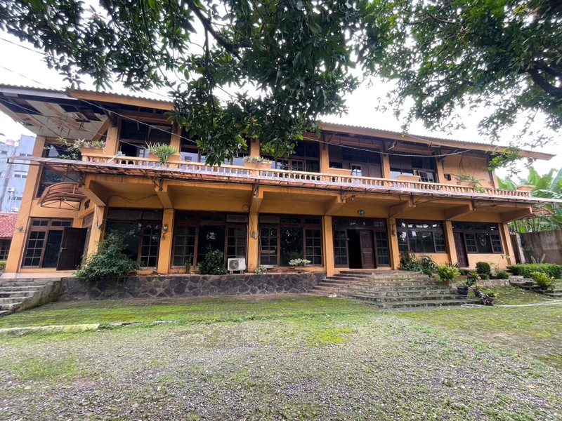 Disewakan Tanah 3.849 m² + Bangunan Besar di Jalur Busway Warung Buncit Jakarta Selatan-Cocok Sekolah / Sport Center / Komersial