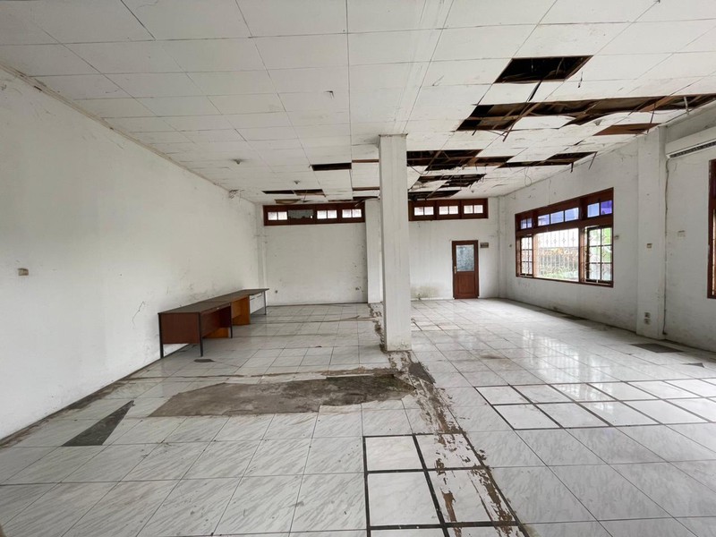 Disewakan Tanah 3.849 m² + Bangunan Besar di Jalur Busway Warung Buncit Jakarta Selatan-Cocok Sekolah / Sport Center / Komersial