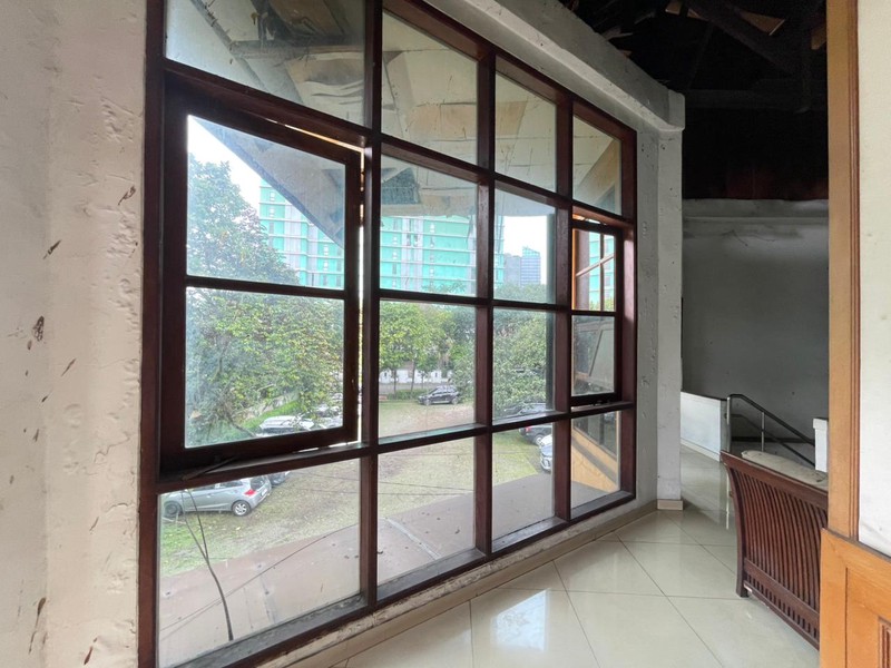 Disewakan Tanah 3.849 m² + Bangunan Besar di Jalur Busway Warung Buncit Jakarta Selatan-Cocok Sekolah / Sport Center / Komersial