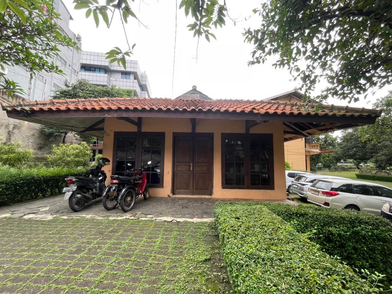 Disewakan Tanah 3.849 m² + Bangunan Besar di Jalur Busway Warung Buncit Jakarta Selatan-Cocok Sekolah / Sport Center / Komersial