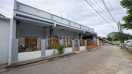Jual Cepat! Rumah Besar di Sawangan - bisa untuk Gudang, Klinik, Kost