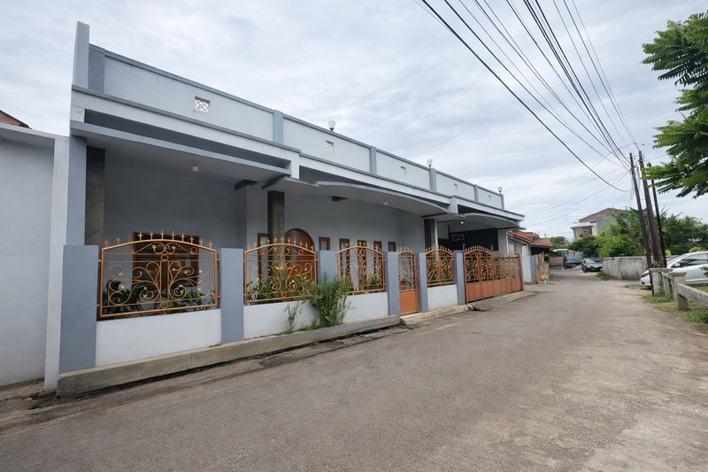 Jual Cepat! Rumah Besar di Sawangan - bisa untuk Gudang, Klinik, Kost