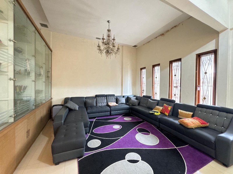 Jual Cepat! Rumah Besar di Sawangan - bisa untuk Gudang, Klinik, Kost