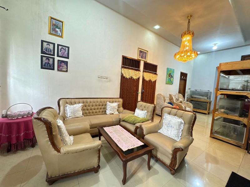 Jual Cepat! Rumah Besar di Sawangan - bisa untuk Gudang, Klinik, Kost