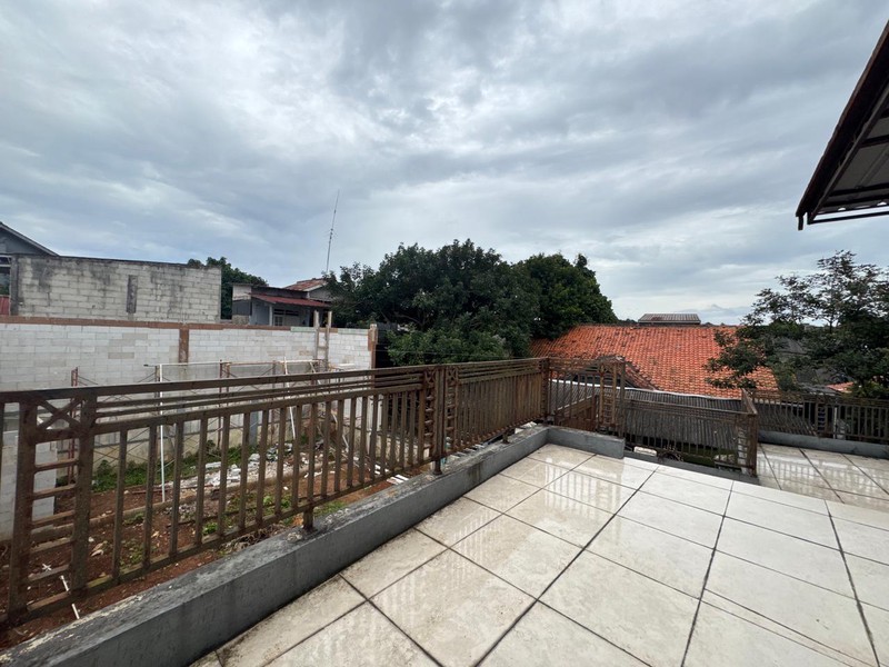 Jual Cepat! Rumah Besar di Sawangan - bisa untuk Gudang, Klinik, Kost