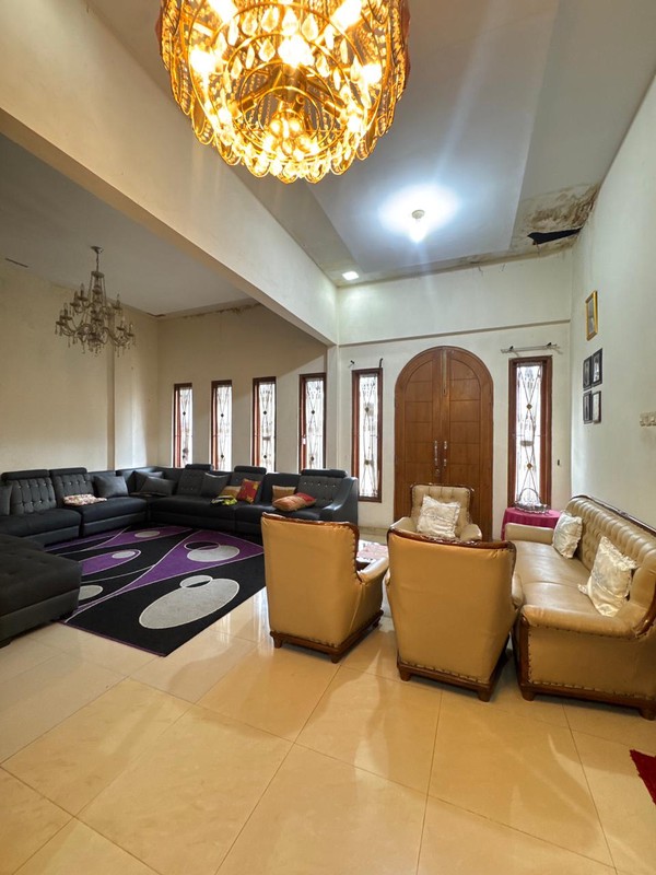 Jual Cepat! Rumah Besar di Sawangan - bisa untuk Gudang, Klinik, Kost