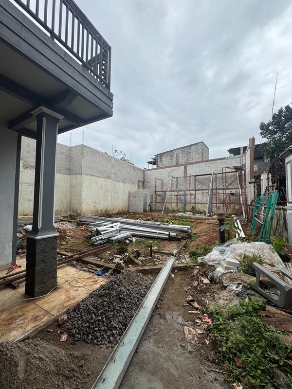 Jual Cepat! Rumah Besar di Sawangan - bisa untuk Gudang, Klinik, Kost