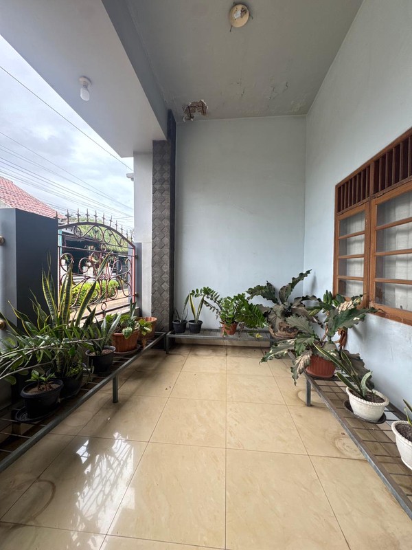 Jual Cepat! Rumah Besar di Sawangan - bisa untuk Gudang, Klinik, Kost