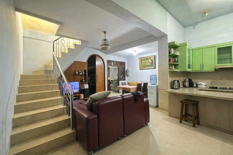 Jual Cepat! Rumah Besar di Sawangan - bisa untuk Gudang, Klinik, Kost