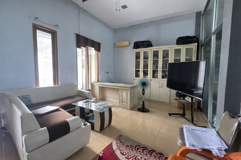 Jual Cepat! Rumah Besar di Sawangan - bisa untuk Gudang, Klinik, Kost