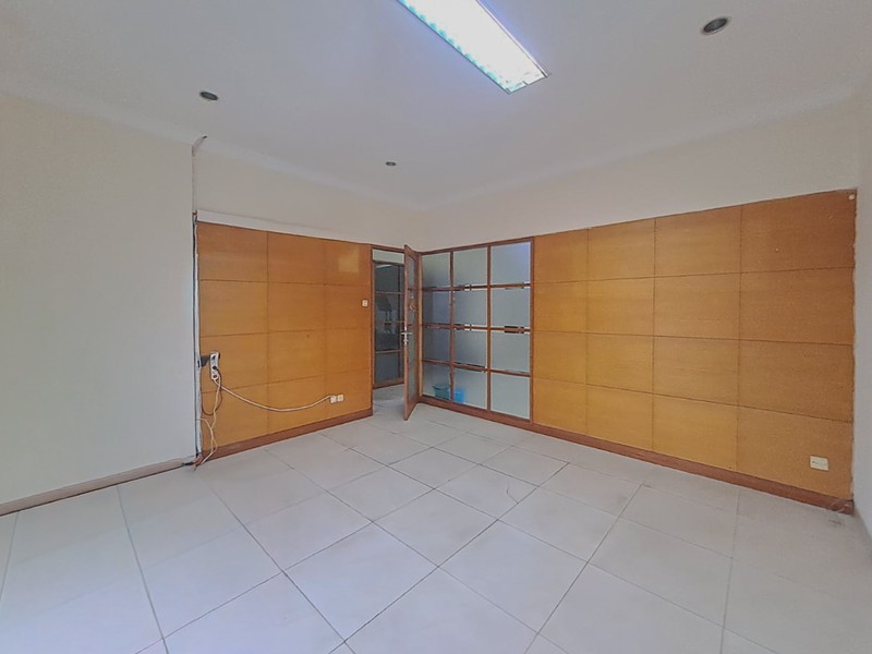 Gedung Kantor di Kembangan Meruya Utara akses mudah ke Puri Indah