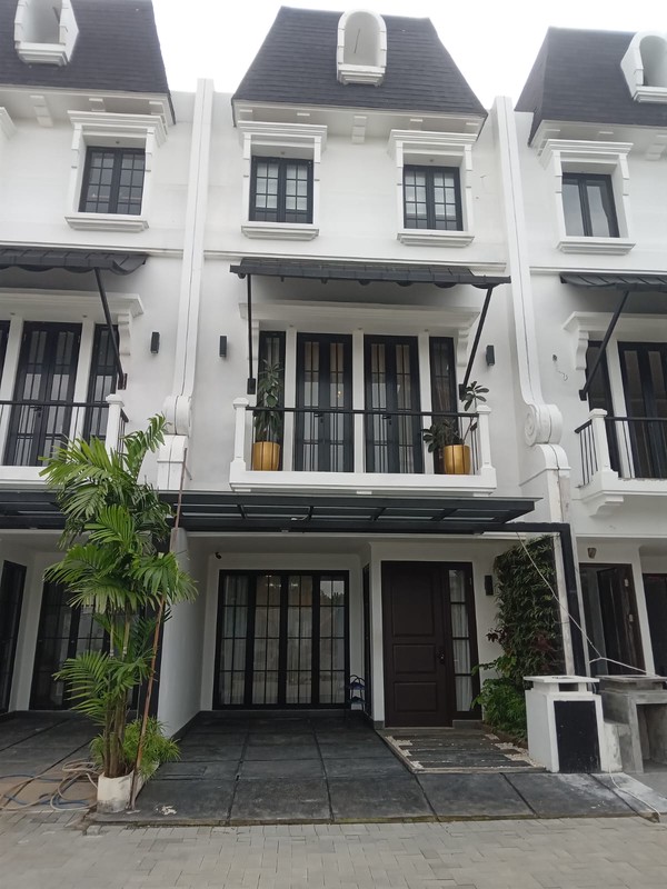 Hunian ala Eropa MAISON des CLAIRE dekat Pondok Indah