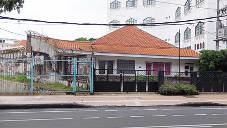 Rumah Usaha Cocok untuk Kantor, Cafe, Resto, Klinik, segala macam usaha, Lokasi Strategis di jantung kota surabaya