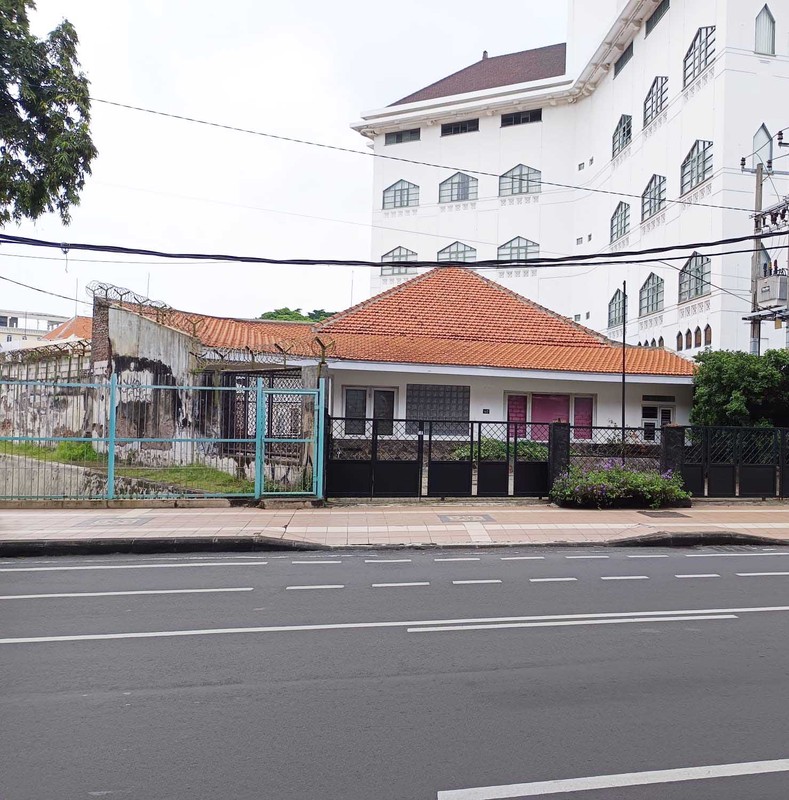 Rumah Usaha Cocok untuk Kantor, Cafe, Resto, Klinik, segala macam usaha, Lokasi Strategis di jantung kota surabaya