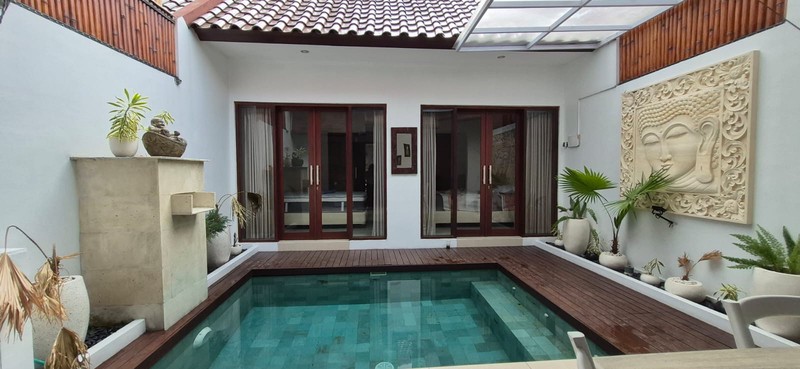 Leasehold  - Charming Villa for Sale in Kerobokan - Just 300m from Raya Canggu, Bali!