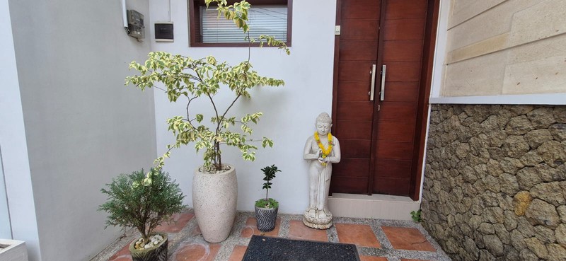 Leasehold  - Charming Villa for Sale in Kerobokan - Just 300m from Raya Canggu, Bali!