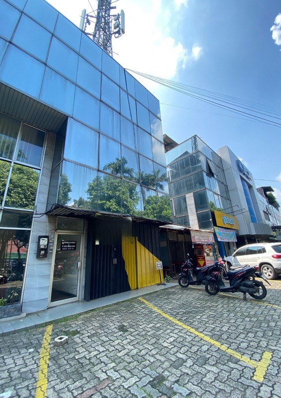 Lebak Bulus Ruko 3 Lantai SHM Cocok untuk Komersil Lokasi Strategis