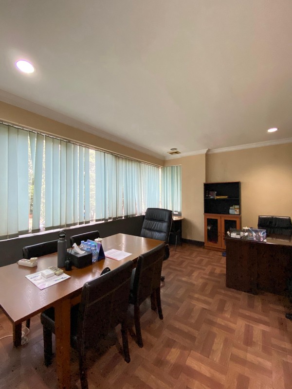 Lebak Bulus Ruko 3 Lantai SHM Cocok untuk Komersil Lokasi Strategis