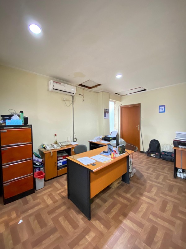 Lebak Bulus Ruko 3 Lantai SHM Cocok untuk Komersil Lokasi Strategis