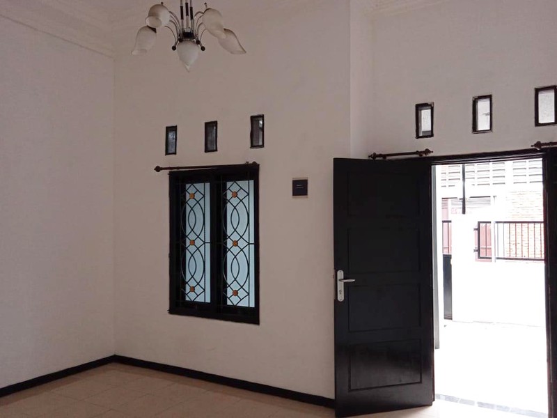 Rumah di Karang Asem Surabaya Timur, 2 Lantai, Minimalis, SIAP HUNI !!!