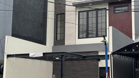 Rumah Brand new, Cantik, bebas Banjir, Siap huni di Graha Bintaro