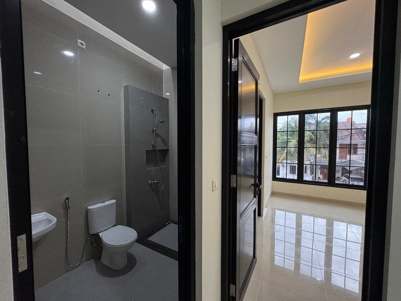 Rumah Brand new, Cantik, bebas Banjir, Siap huni di Graha Bintaro