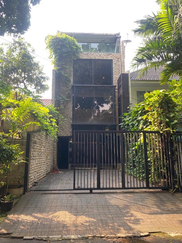 Dijual Rumah 5 Lantai Lokasi Strategis Di Jl. Panglima Polim, Kebayoran Baru, Jakarta Selatan