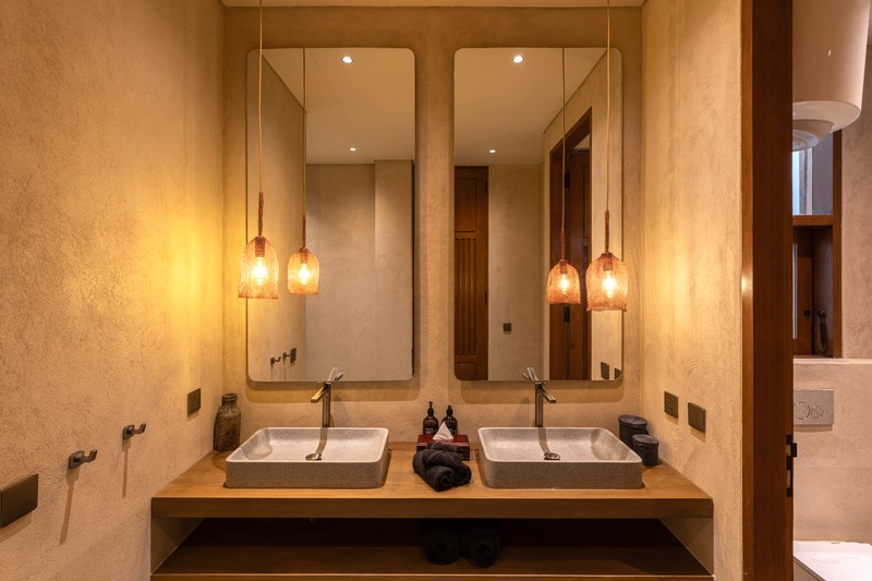 Leasehold - Tropical Luxury Living - Elegant 6 Bedroom Villa with Private Pool & Gym