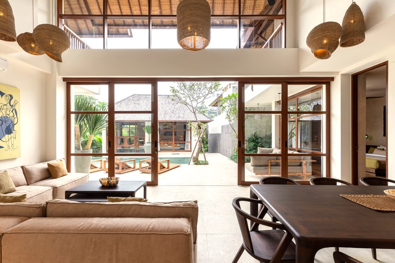 Leasehold - Tropical Luxury Living - Elegant 6 Bedroom Villa with Private Pool & Gym