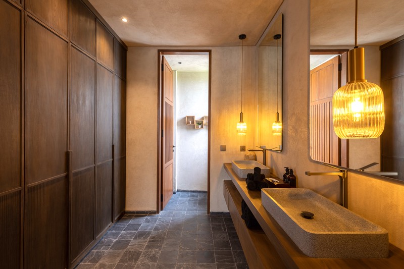 Leasehold - Tropical Luxury Living - Elegant 6 Bedroom Villa with Private Pool & Gym