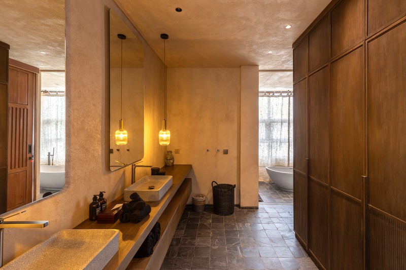 Leasehold - Tropical Luxury Living - Elegant 6 Bedroom Villa with Private Pool & Gym