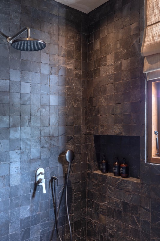 Leasehold - Tropical Luxury Living - Elegant 6 Bedroom Villa with Private Pool & Gym