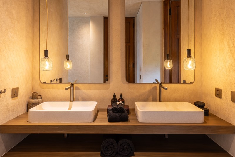 Leasehold - Tropical Luxury Living - Elegant 6 Bedroom Villa with Private Pool & Gym