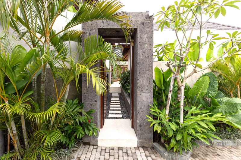 Leasehold - Tropical Luxury Living - Elegant 6 Bedroom Villa with Private Pool & Gym