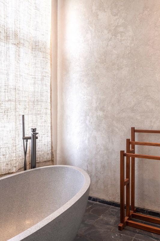 Leasehold - Tropical Luxury Living - Elegant 6 Bedroom Villa with Private Pool & Gym