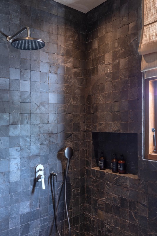 Leasehold - Tropical Luxury Living - Elegant 6 Bedroom Villa with Private Pool & Gym