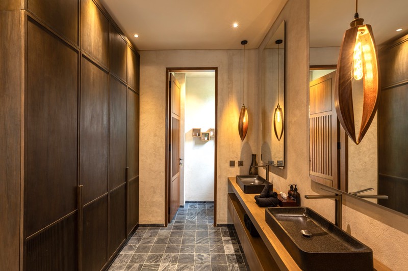 Leasehold - Tropical Luxury Living - Elegant 6 Bedroom Villa with Private Pool & Gym