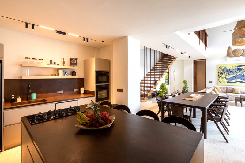 Leasehold - Tropical Luxury Living - Elegant 6 Bedroom Villa with Private Pool & Gym