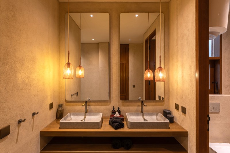 Leasehold - Tropical Luxury Living - Elegant 6 Bedroom Villa with Private Pool & Gym