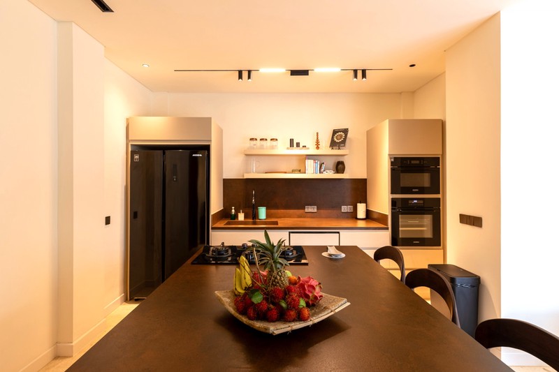 Leasehold - Tropical Luxury Living - Elegant 6 Bedroom Villa with Private Pool & Gym