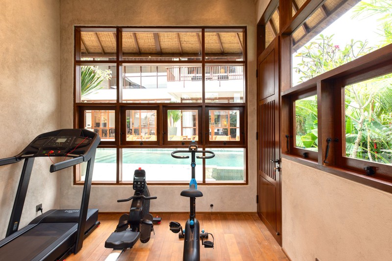 Leasehold - Tropical Luxury Living - Elegant 6 Bedroom Villa with Private Pool & Gym