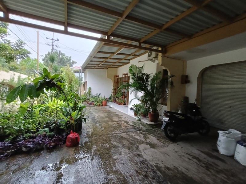 Disewakan Rumah Luas Cocok untuk usaha Home Industri Rungkut Asri Barat