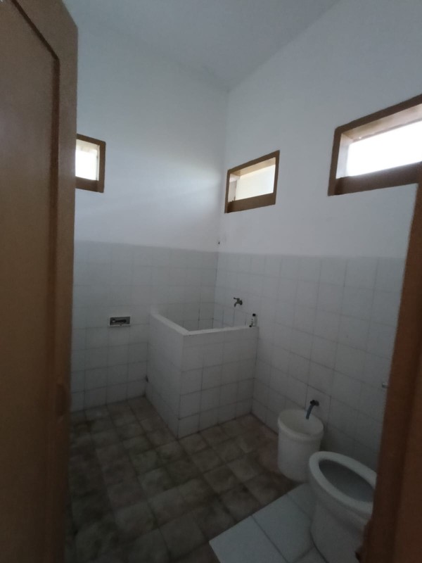 Disewakan Rumah Luas Cocok untuk usaha Home Industri Rungkut Asri Barat