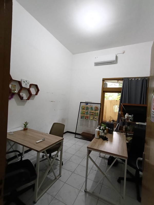 Disewakan Rumah Luas Cocok untuk usaha Home Industri Rungkut Asri Barat