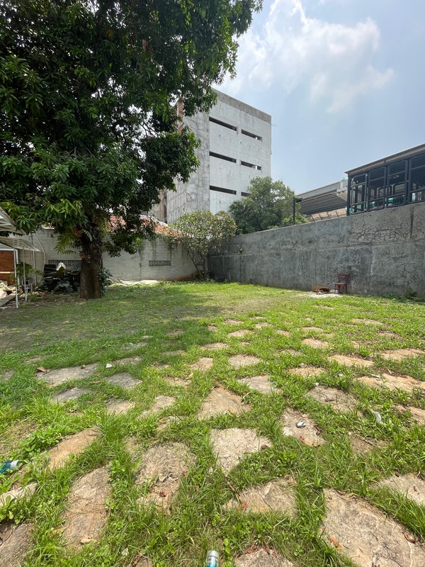 Dijual Rumah Belanda dengan Lahan Luas di Kawasan Menteng