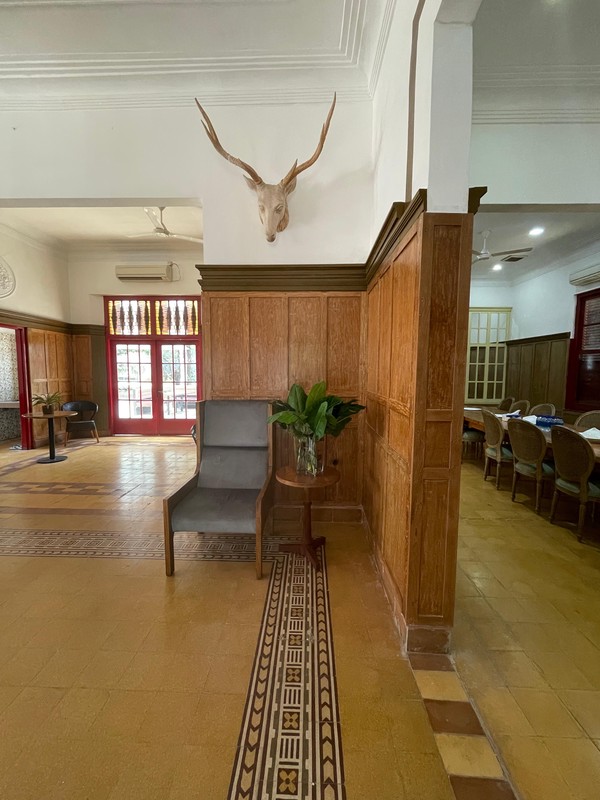 Dijual Rumah Belanda dengan Lahan Luas di Kawasan Menteng