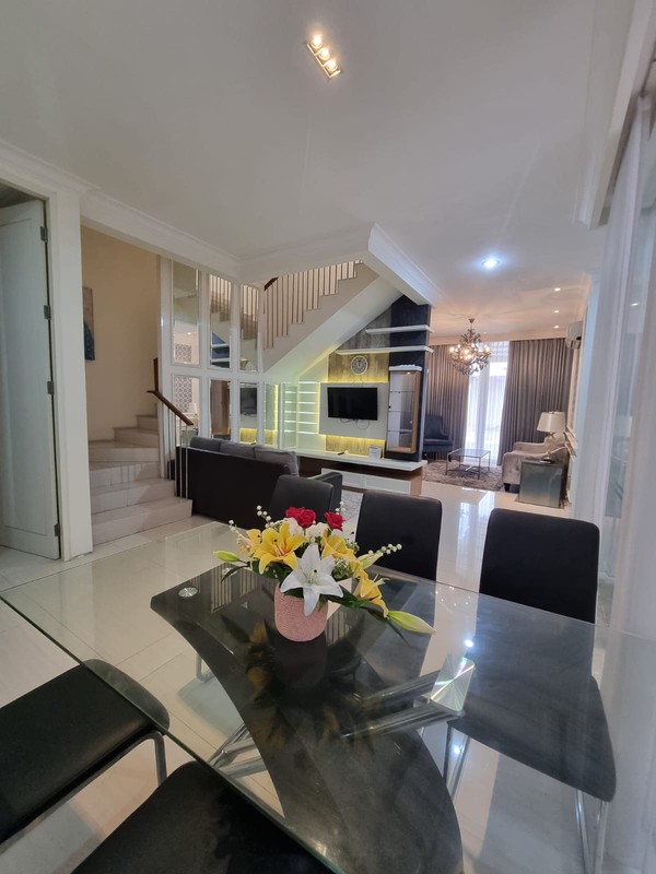 Rumah Pakuwon Indah Fully Furnished Cluster Larizembassy Pakuwon Indah Golf Surabaya Barat